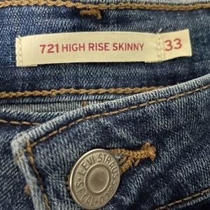 Levi • High Rise 721 Skinny Jeans
